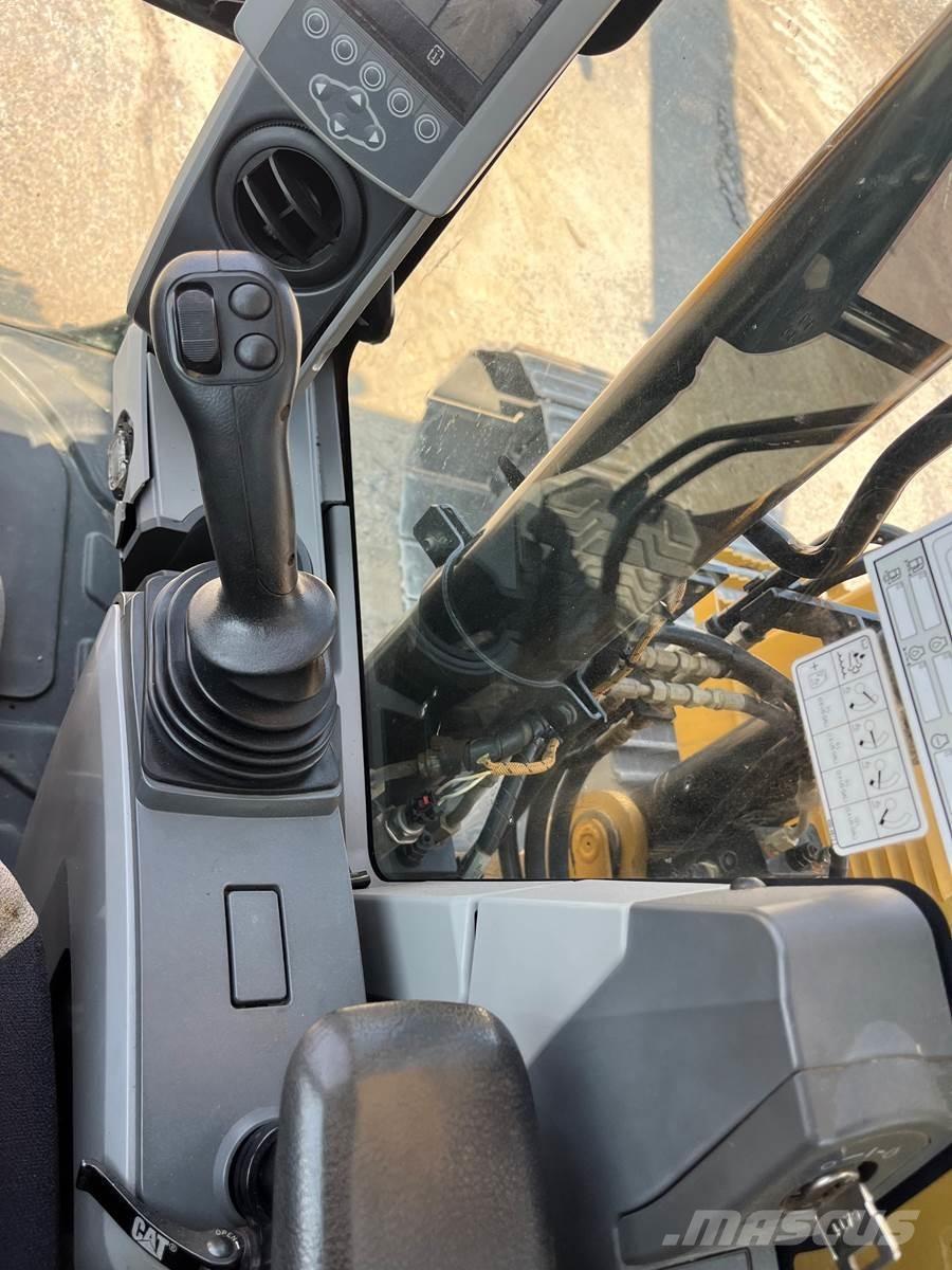 CAT 313FL Гусеничні екскаватори