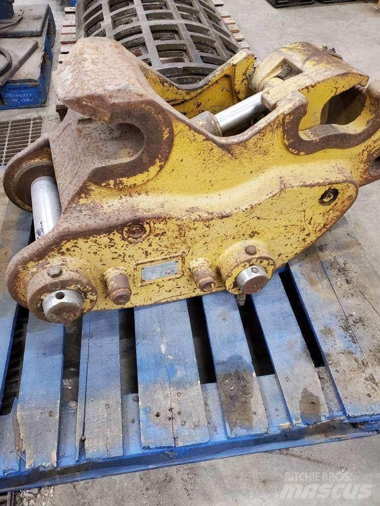 CAT 320DL Швидкі з`єднувачі