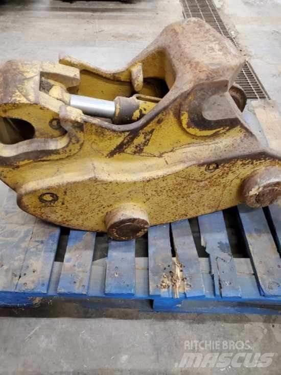 CAT 320DL Швидкі з`єднувачі