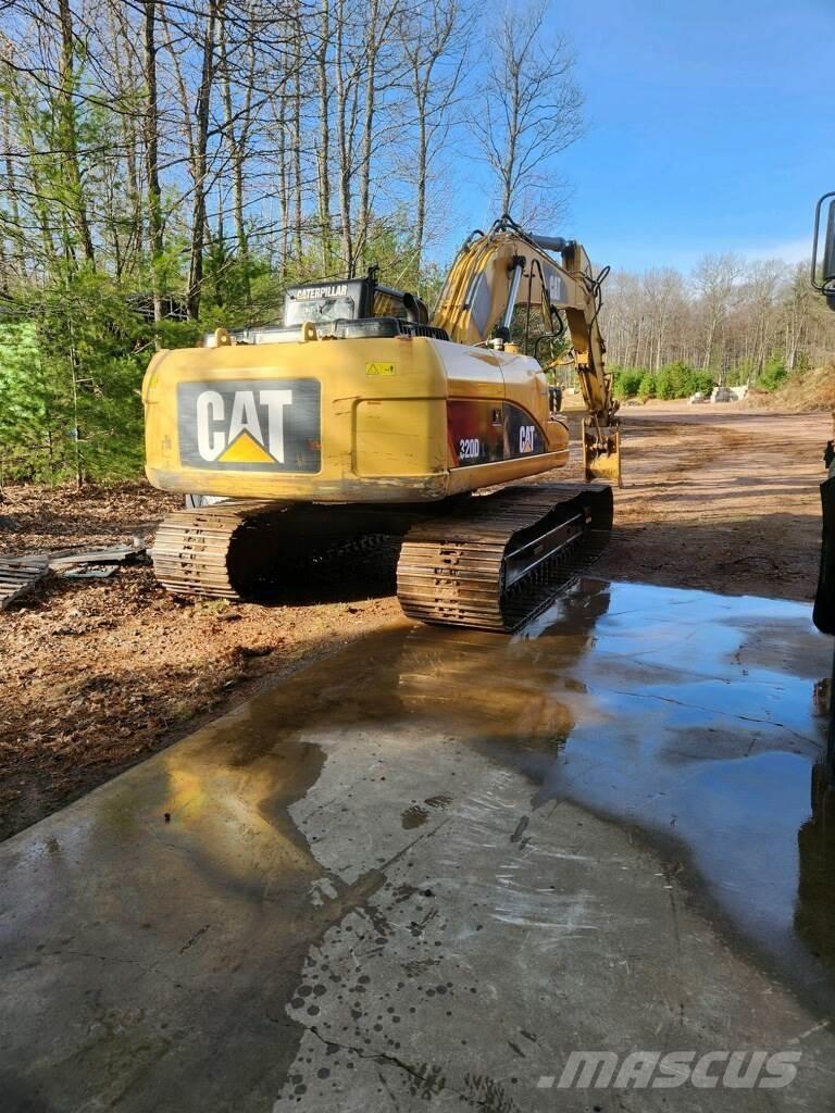 CAT 320DL Гусеничні екскаватори