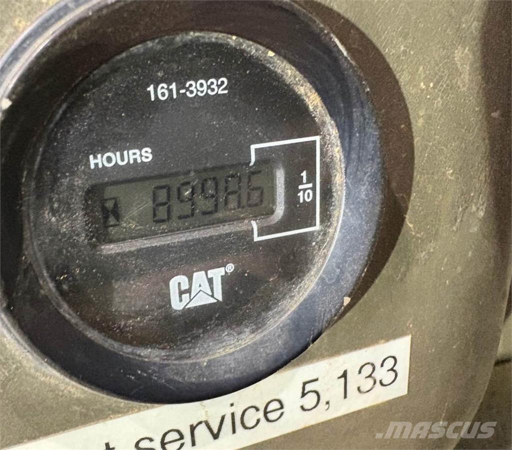 CAT 320DL Гусеничні екскаватори
