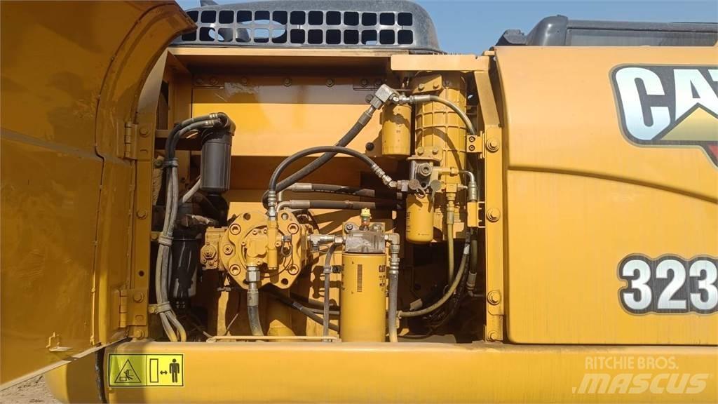 CAT 323D3 Гусеничні екскаватори
