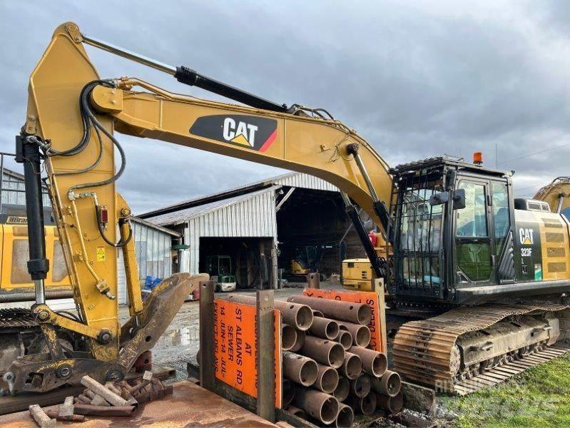 CAT 323FL Гусеничні екскаватори