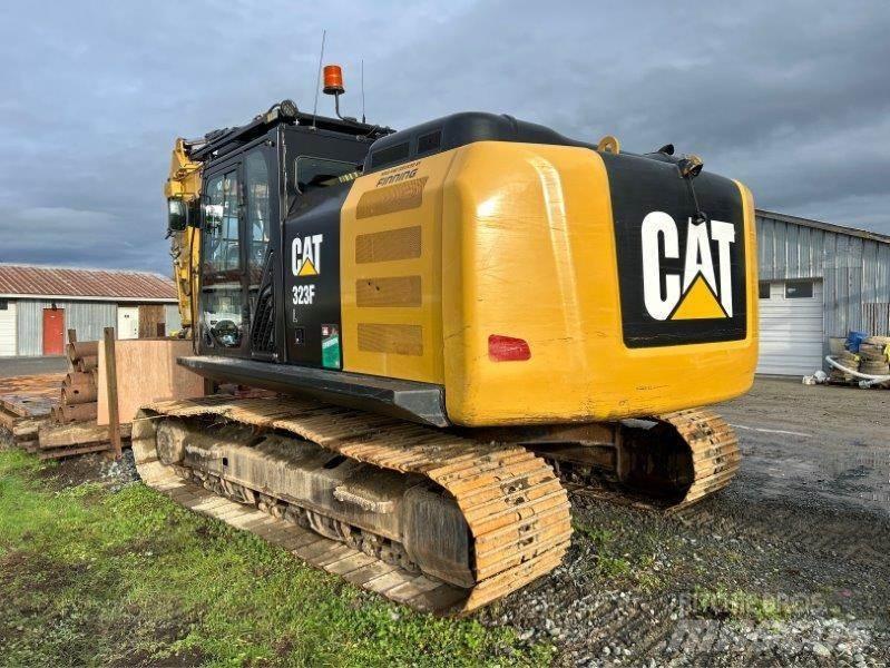 CAT 323FL Гусеничні екскаватори