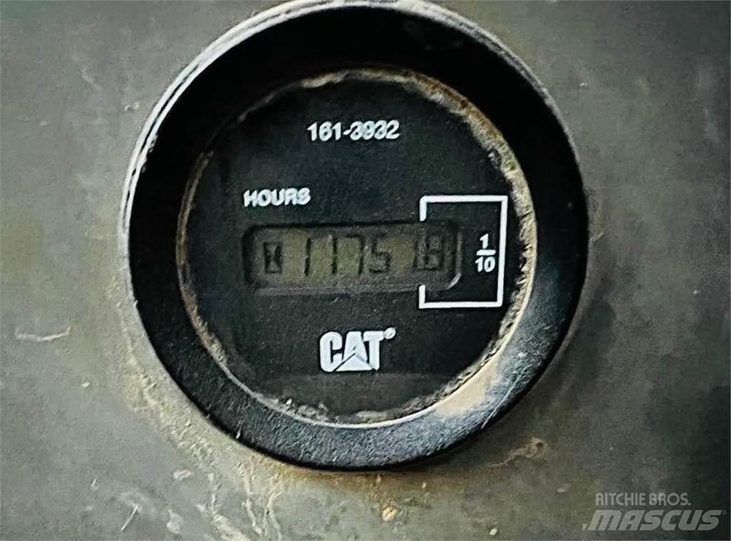 CAT 324DL Гусеничні екскаватори