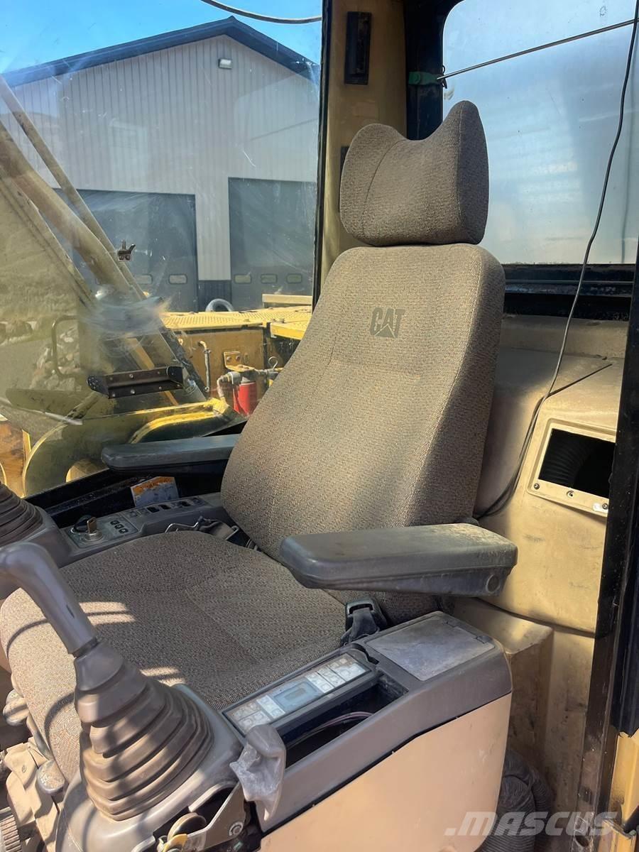 CAT 325BL Гусеничні екскаватори