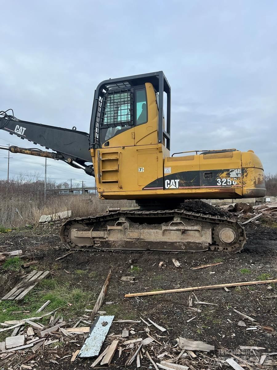 CAT 325C Лісонавантажувачі