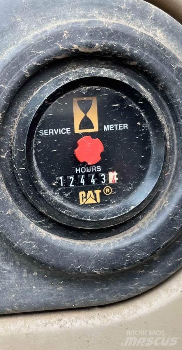 CAT 325CL Гусеничні екскаватори