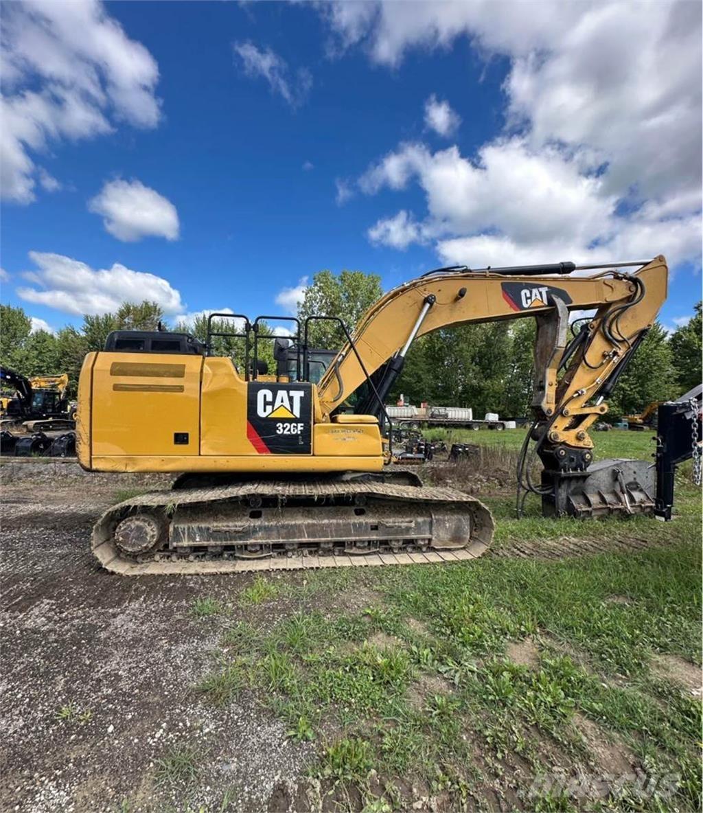 CAT 326FL Гусеничні екскаватори