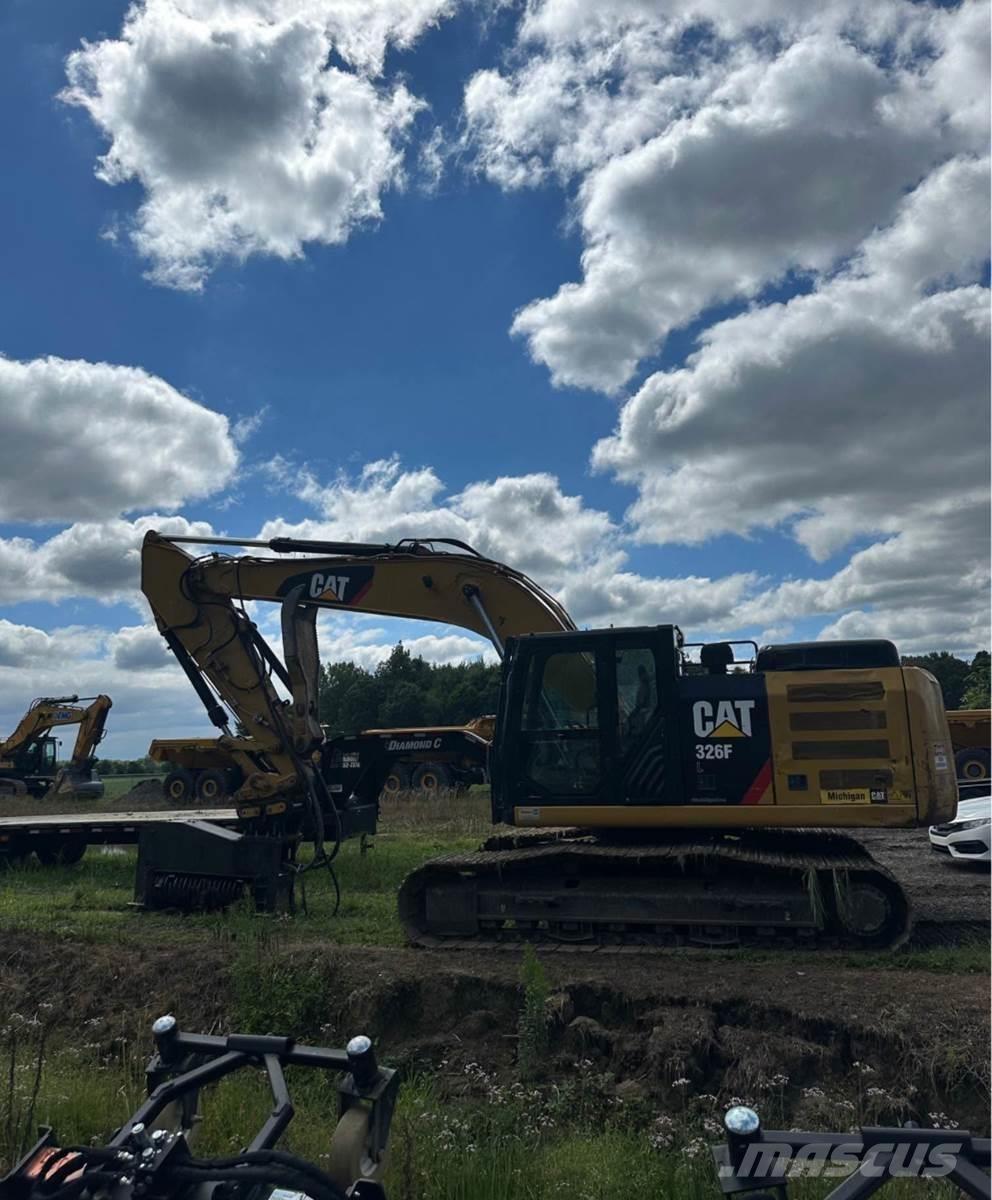 CAT 326FL Гусеничні екскаватори