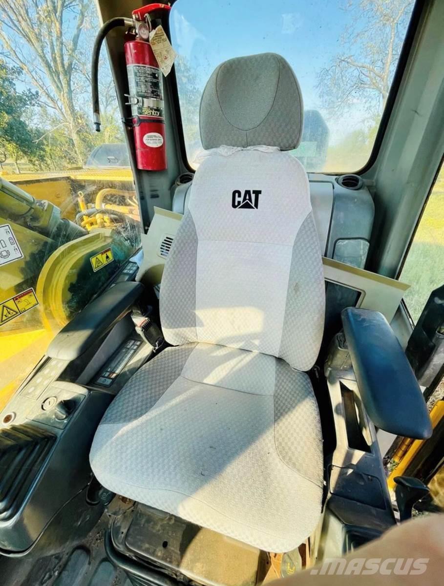 CAT 330DL Гусеничні екскаватори