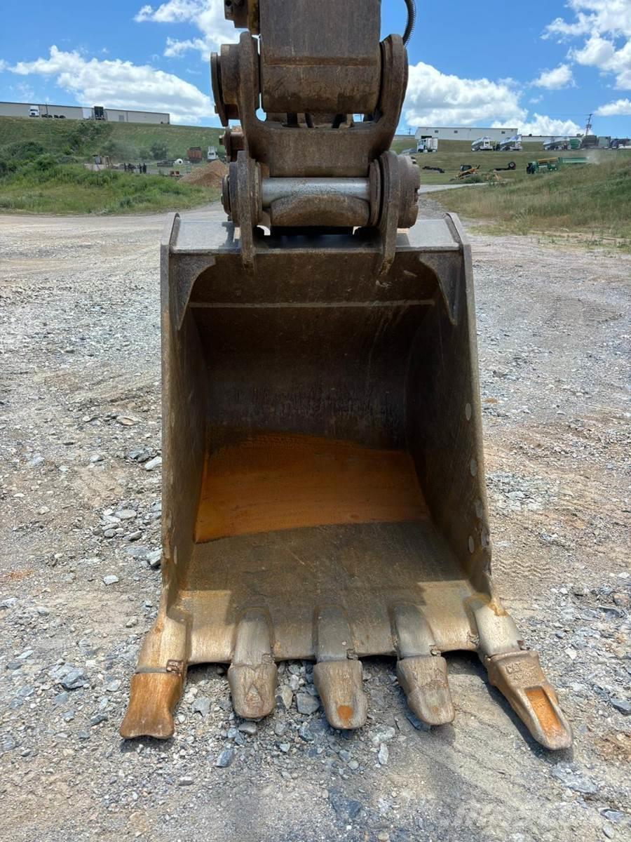 CAT 330DL Гусеничні екскаватори