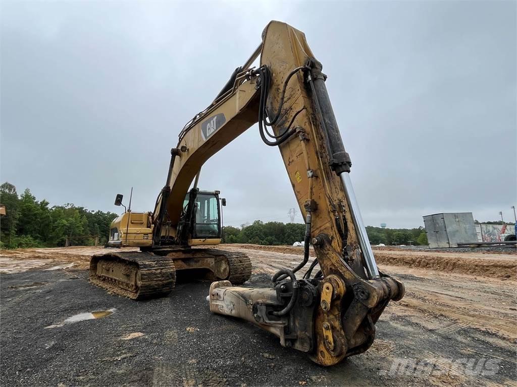 CAT 330DL Гусеничні екскаватори