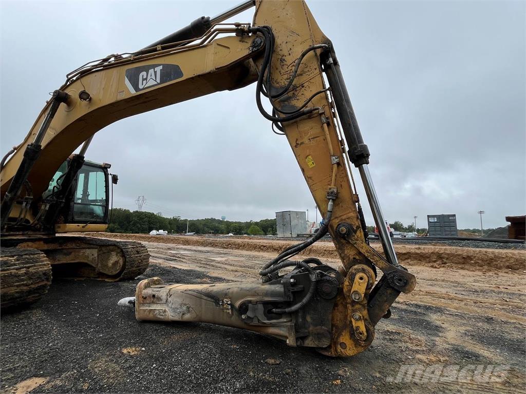 CAT 330DL Гусеничні екскаватори