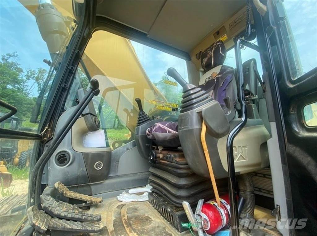 CAT 330DL Гусеничні екскаватори