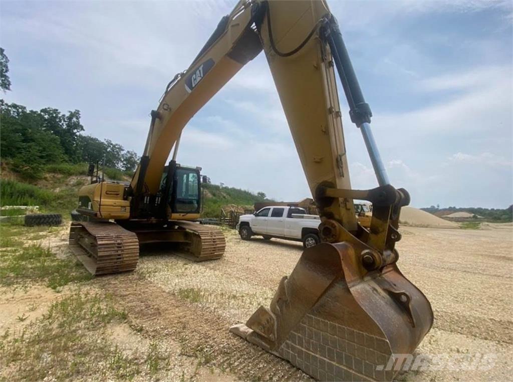 CAT 330DL Гусеничні екскаватори