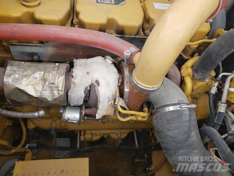 CAT 390FL Гусеничні екскаватори