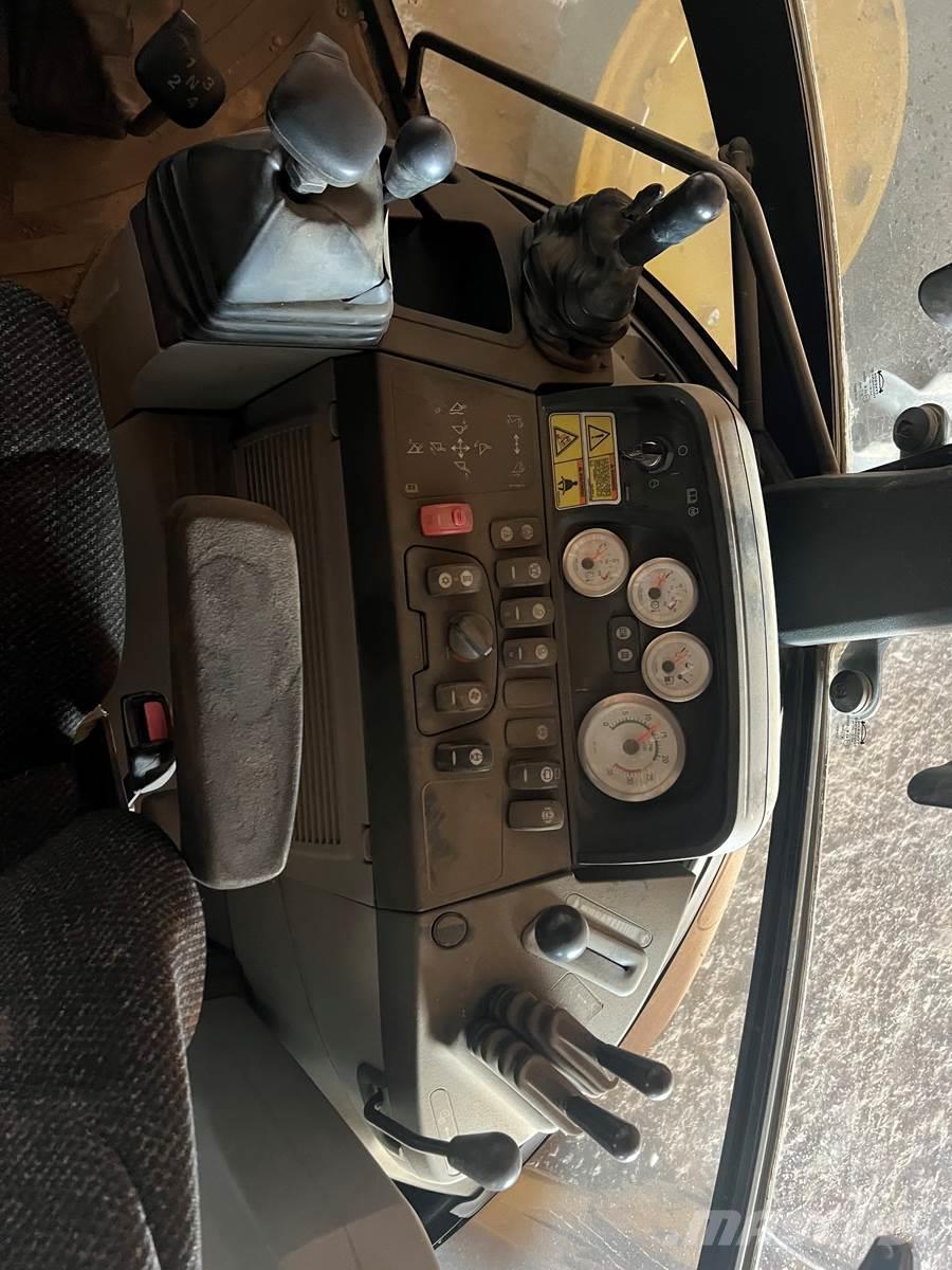 CAT 420E Екскаватори-навантажувачі