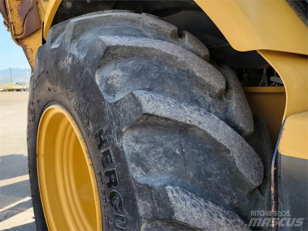 CAT 450F Гусеничні екскаватори