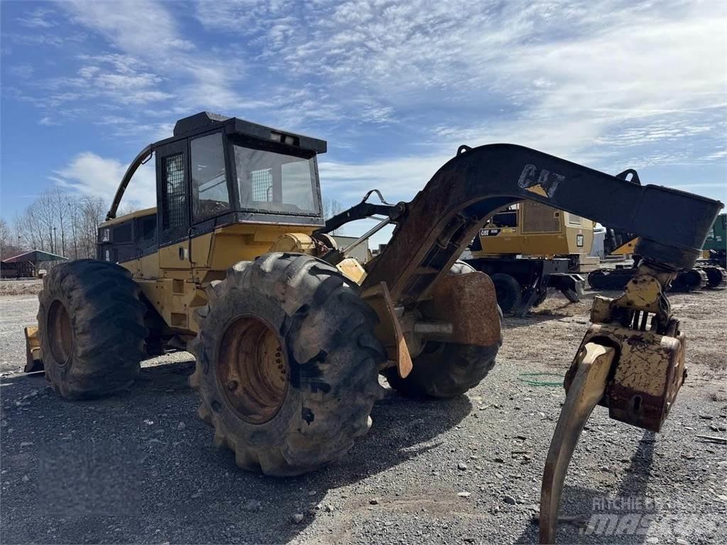 CAT 525B Трельовочні трактора