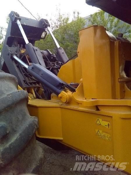 CAT 525C Трельовочні трактора