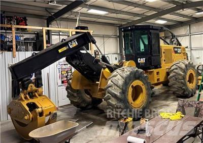 CAT 535D Трельовочні трактора