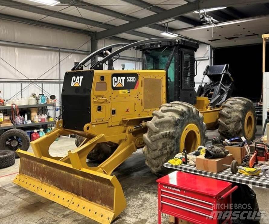 CAT 535D Трельовочні трактора