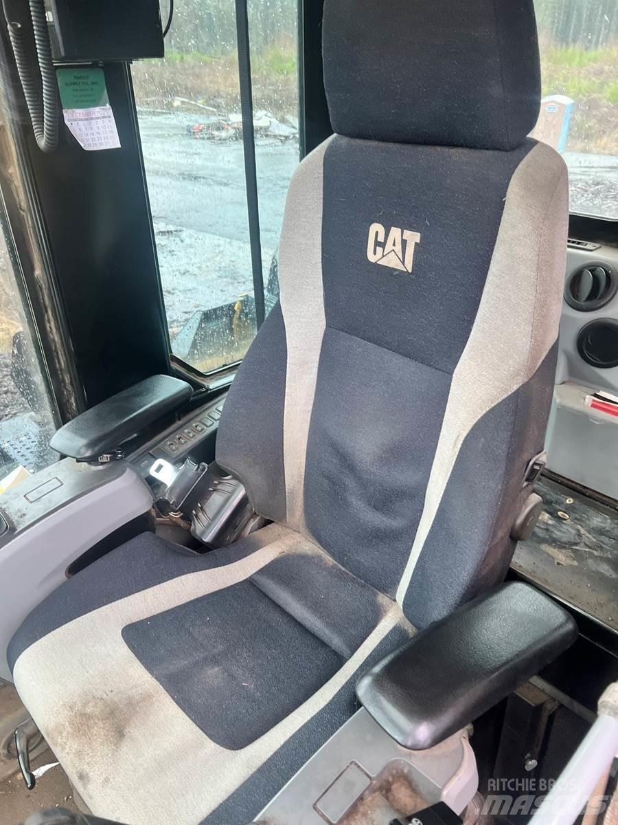 CAT 558LL Лісонавантажувачі