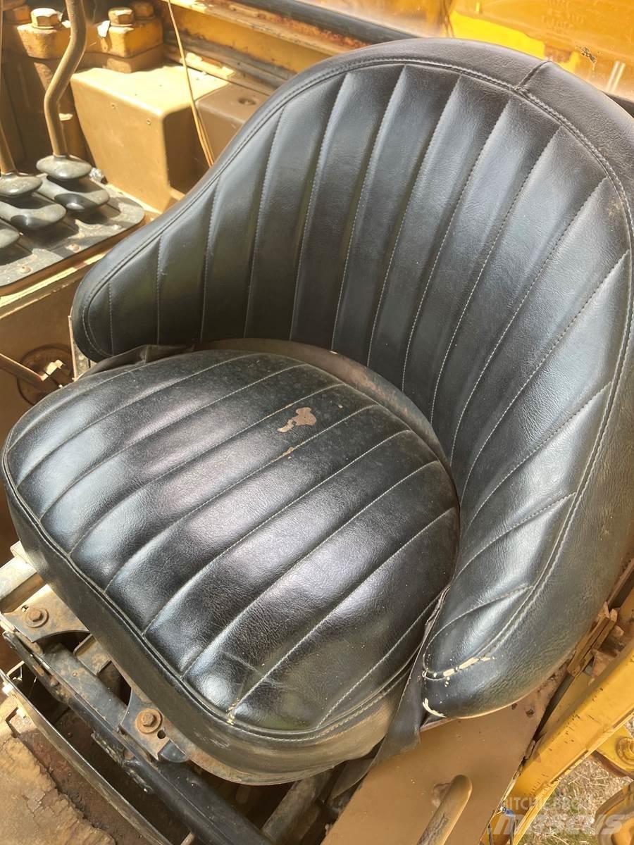CAT 621E Скрепери