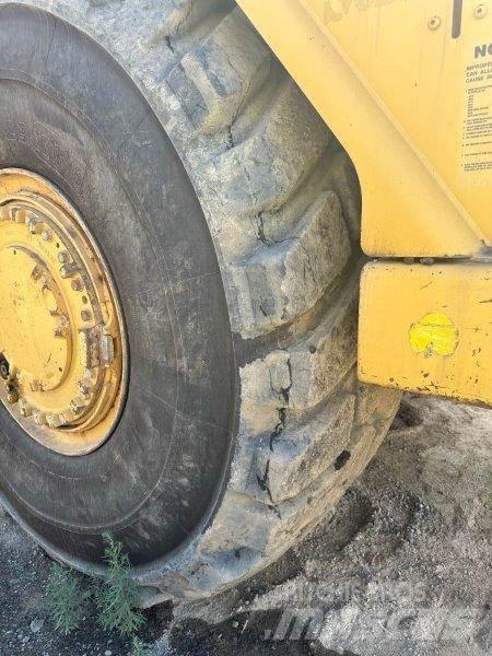 CAT 621G Скрепери