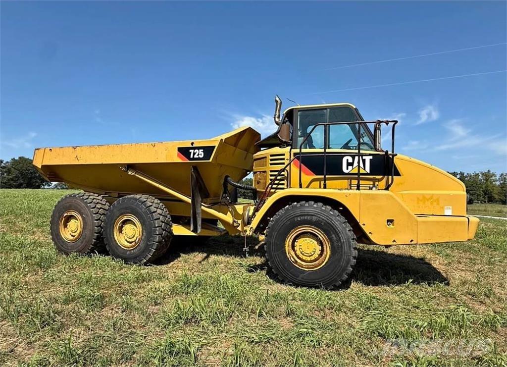 CAT 725 Зчленовані самоскиди