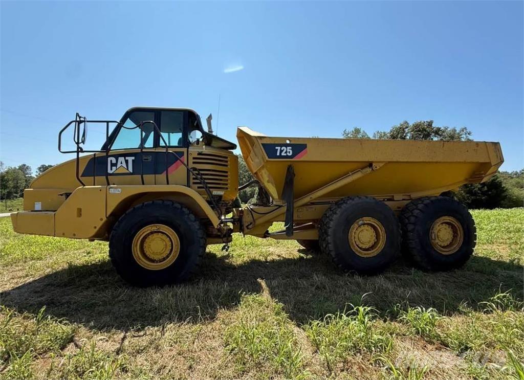 CAT 725 Зчленовані самоскиди