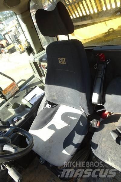CAT 730 Зчленовані самоскиди