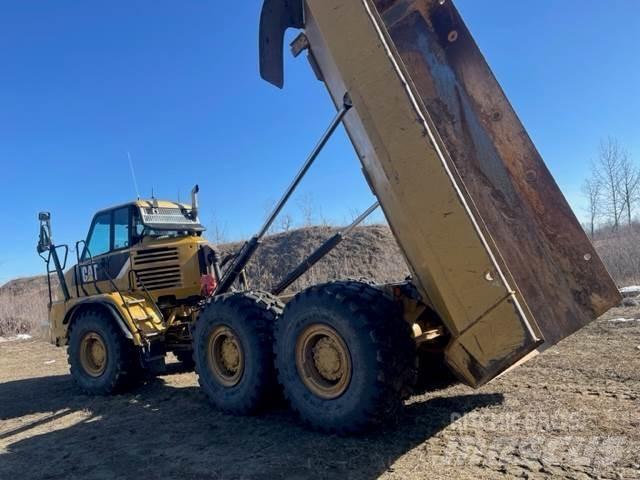 CAT 730 Зчленовані самоскиди
