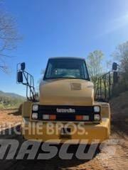 CAT 735 Панельні фургони