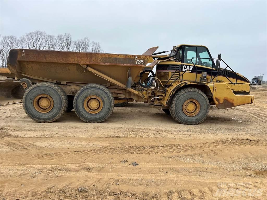 CAT 735 Зчленовані самоскиди