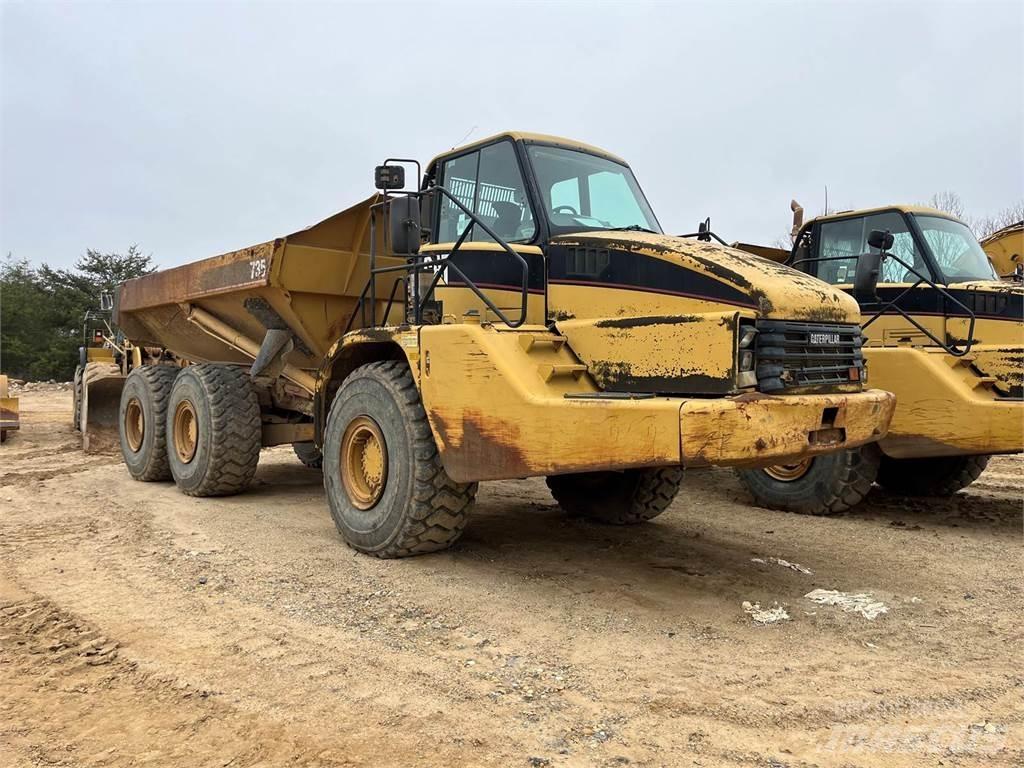 CAT 735 Зчленовані самоскиди