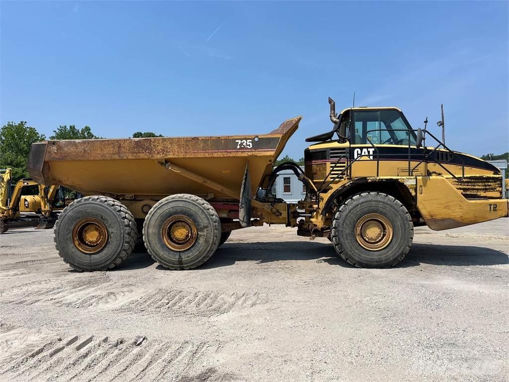 CAT 735 Зчленовані самоскиди