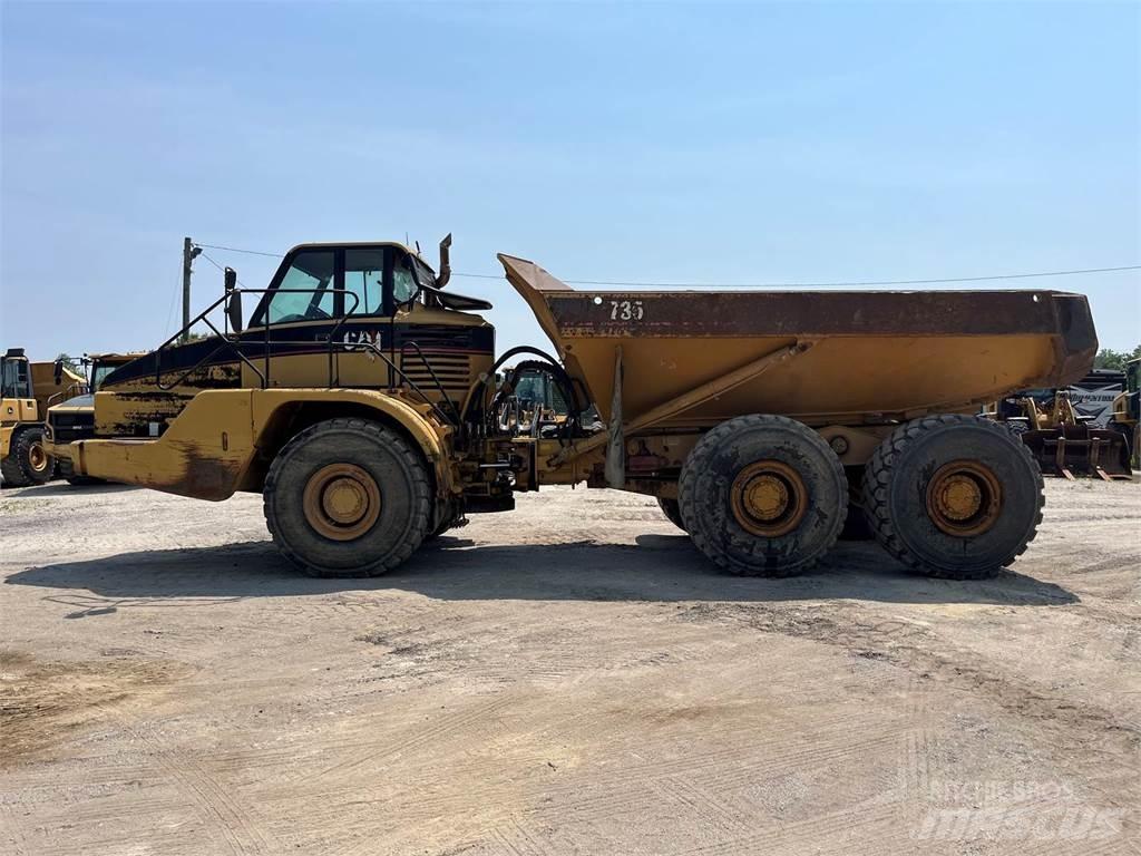 CAT 735 Зчленовані самоскиди