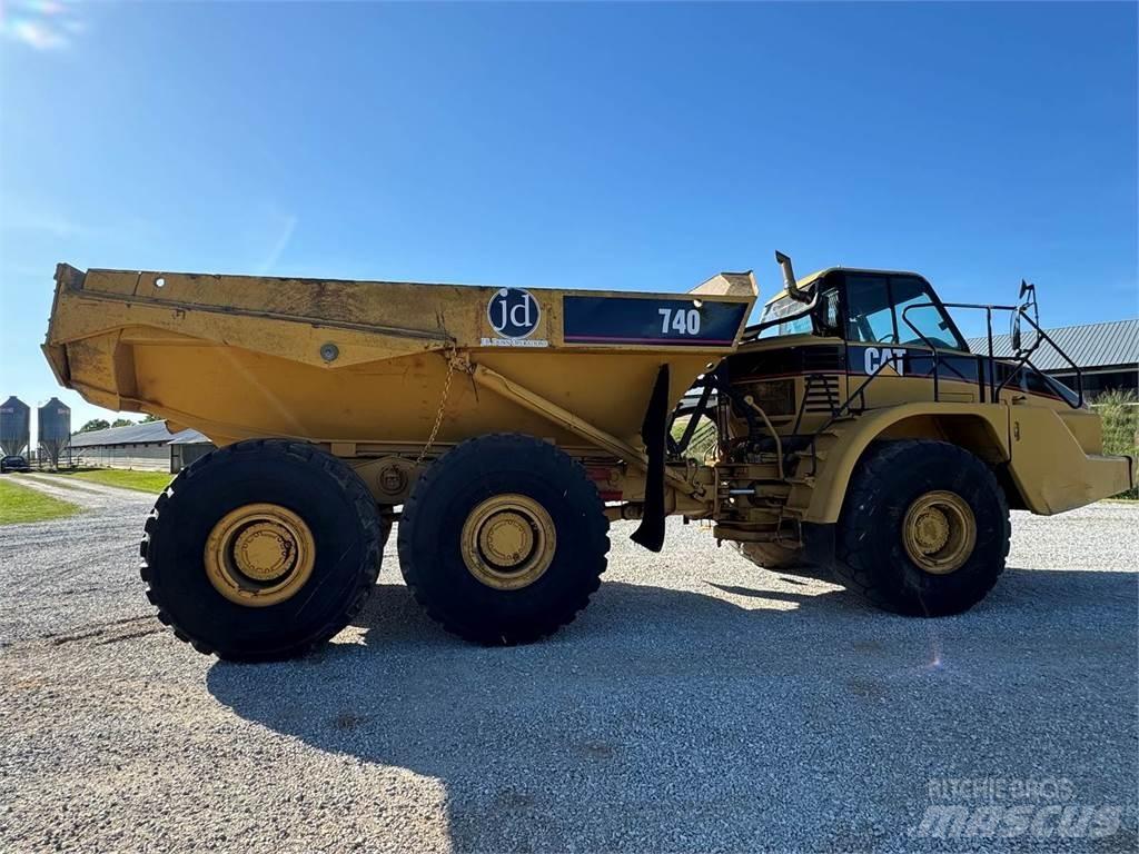 CAT 740 Зчленовані самоскиди