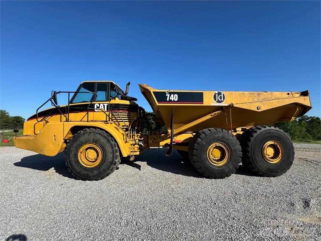 CAT 740 Зчленовані самоскиди