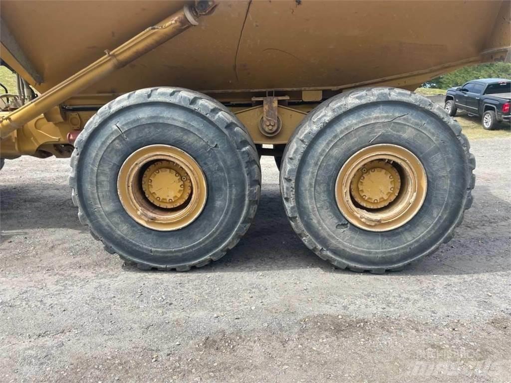 CAT 740 Зчленовані самоскиди