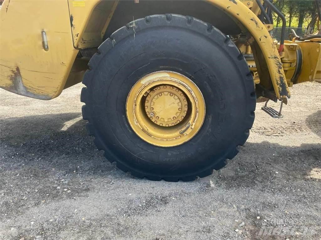 CAT 740 Зчленовані самоскиди