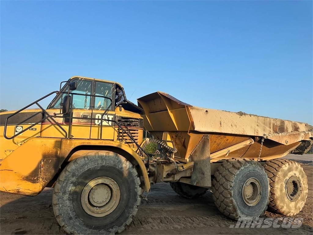 CAT 740 Зчленовані самоскиди