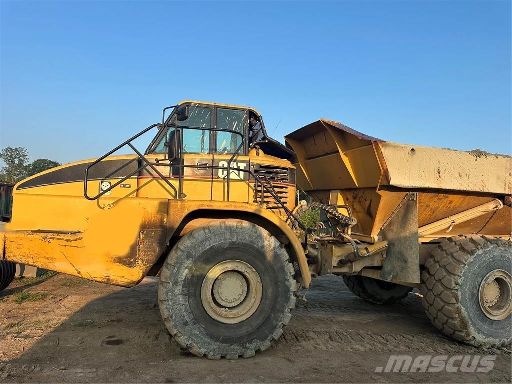 CAT 740 Зчленовані самоскиди