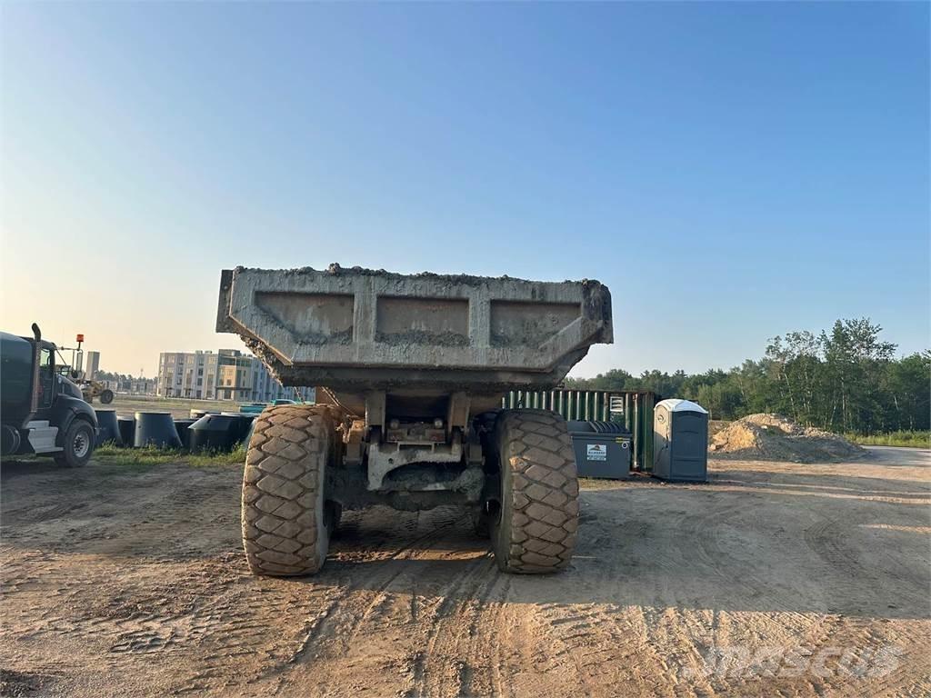 CAT 740 Зчленовані самоскиди