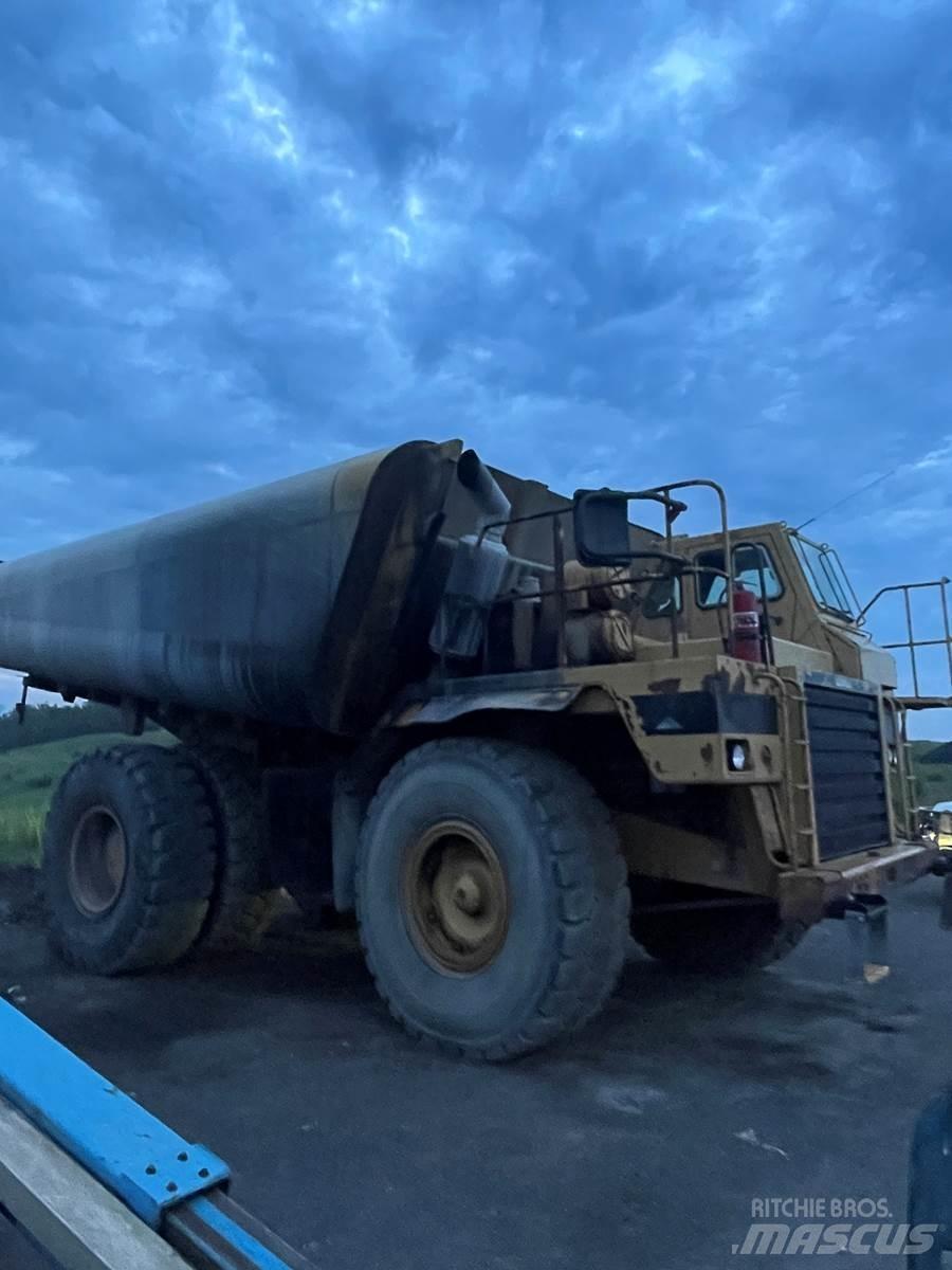 CAT 773B Вантажівки-цистерни