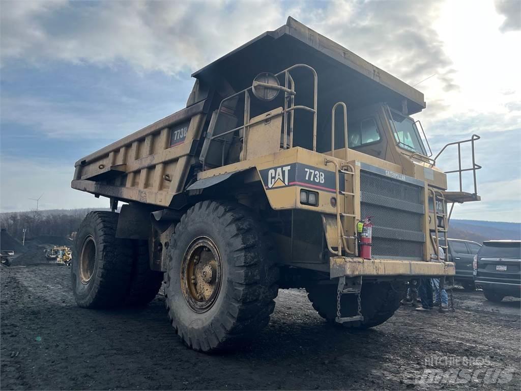 CAT 773B Зчленовані самоскиди
