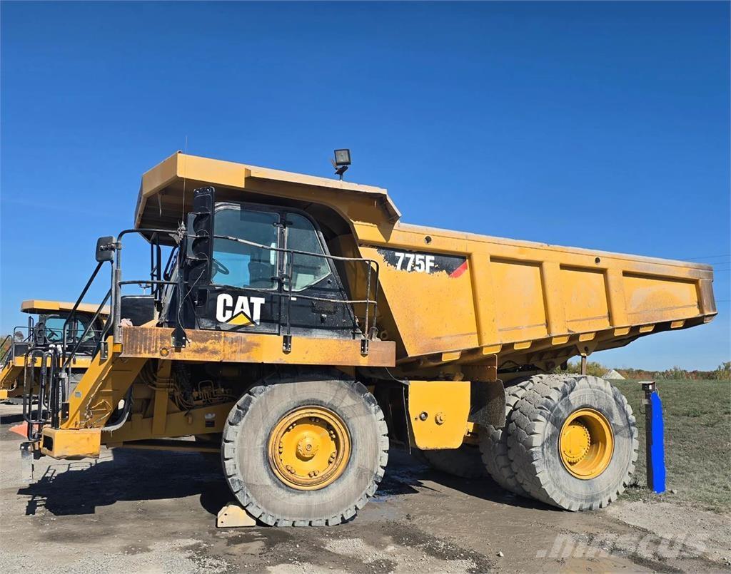 CAT 775F Зчленовані самоскиди