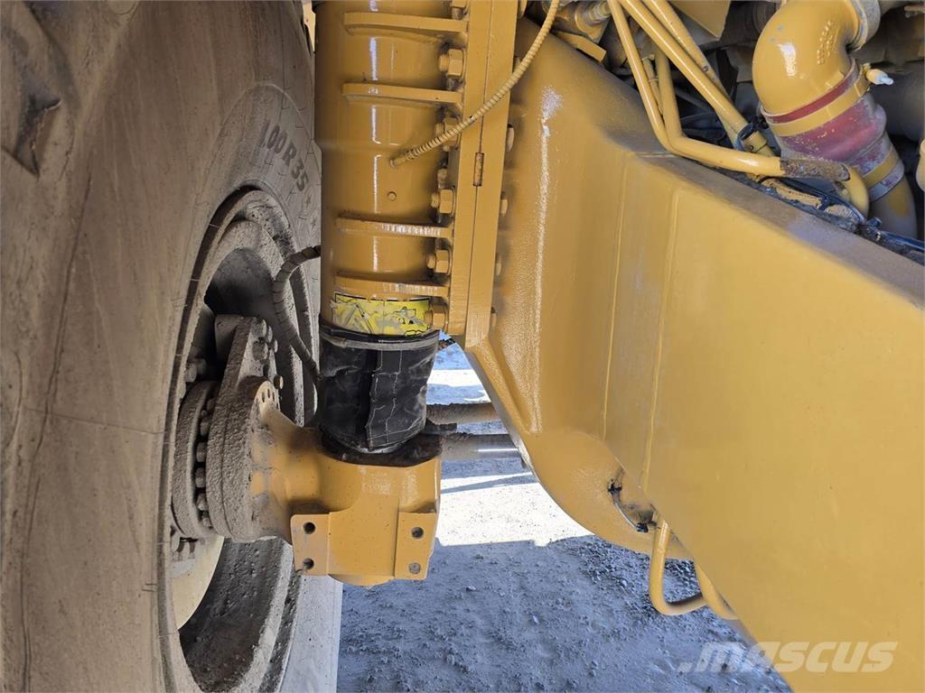 CAT 775F Зчленовані самоскиди